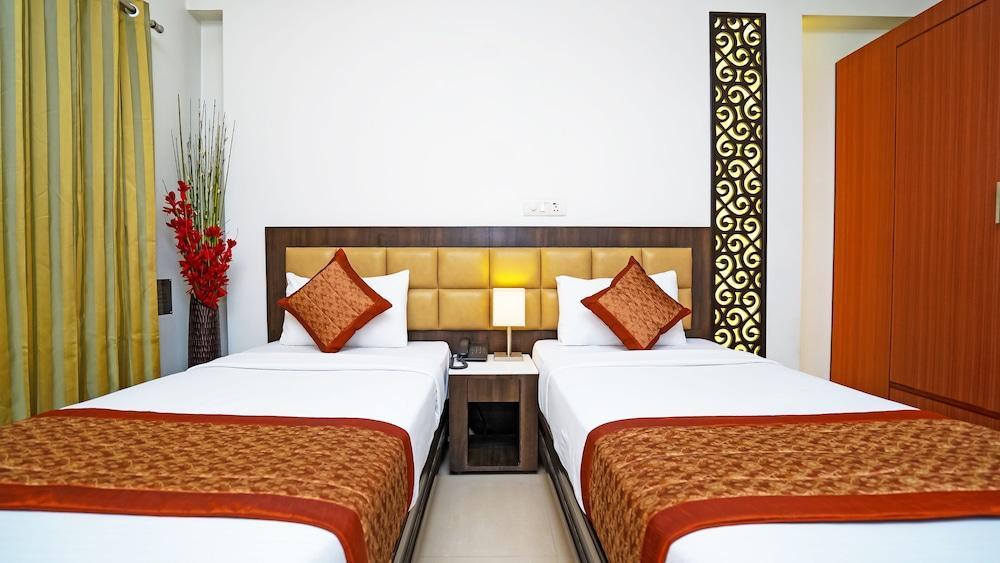 Hotel Pooja Palace Nueva Delhi Exterior foto