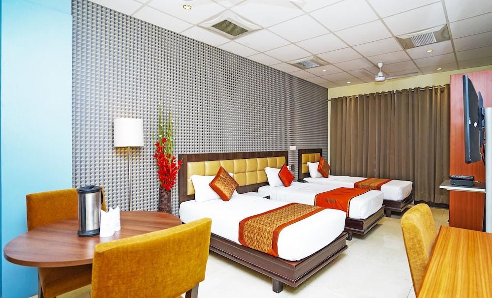 Hotel Pooja Palace Nueva Delhi Exterior foto