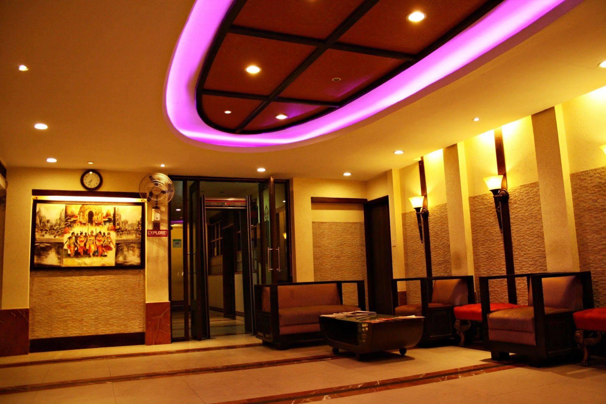 Hotel Pooja Palace Nueva Delhi Exterior foto