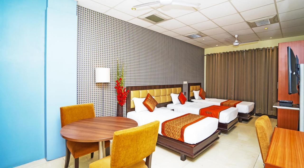 Hotel Pooja Palace Nueva Delhi Exterior foto
