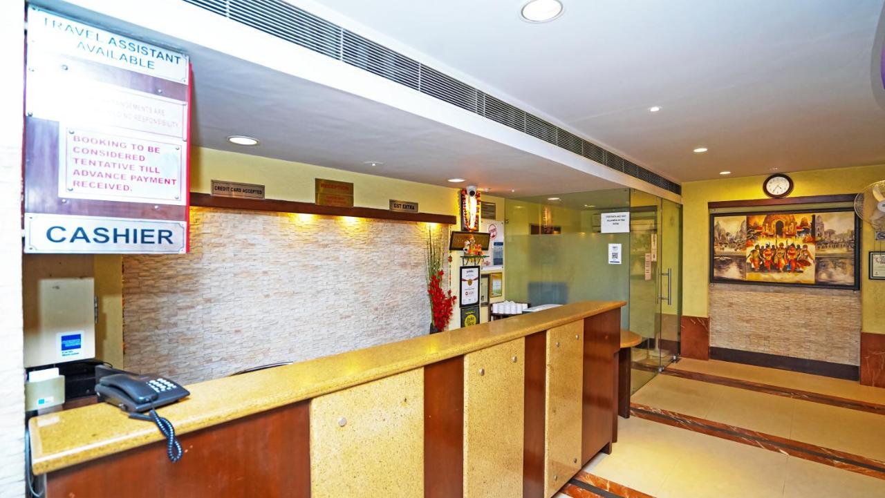 Hotel Pooja Palace Nueva Delhi Exterior foto